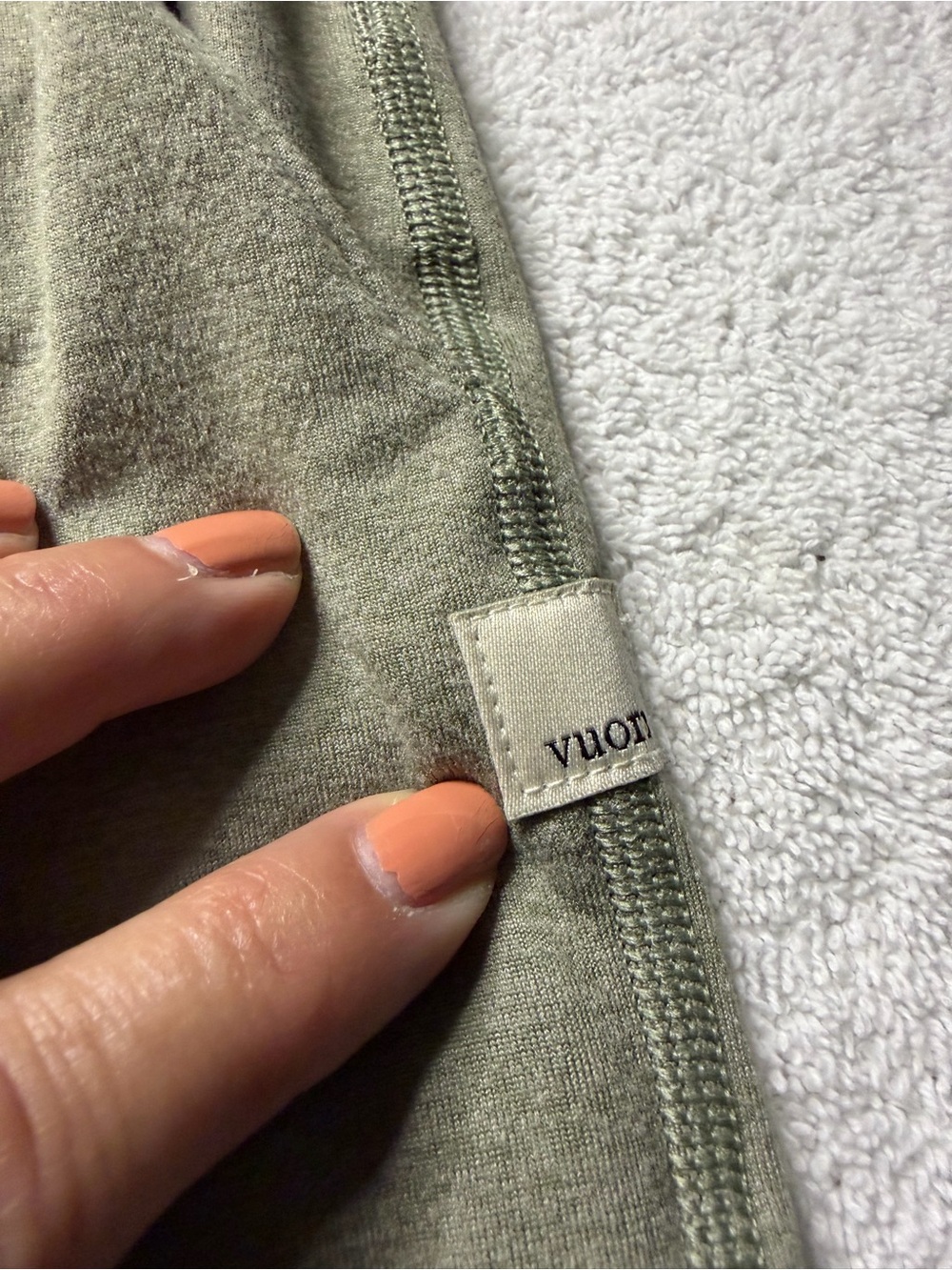 Vuori women’s size large Olive Drawstring Sweatpants with cuffed leg - Picture 5 of 7